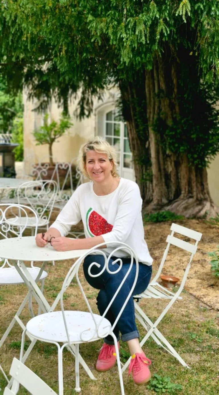 Avocat calculant la tresorerie de son cabinet pour atteindre 100 000 euros